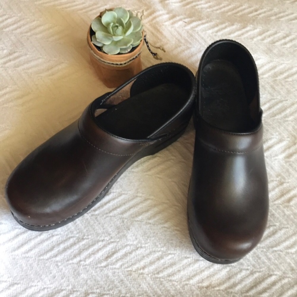 BROWN LEATHER DANSKO CLOGS. Size 38.